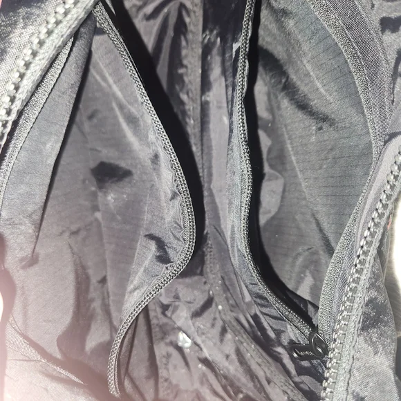 Baggu UO Exclusive Rose Embrodierd Medium Crescent - Picture 5 of 7